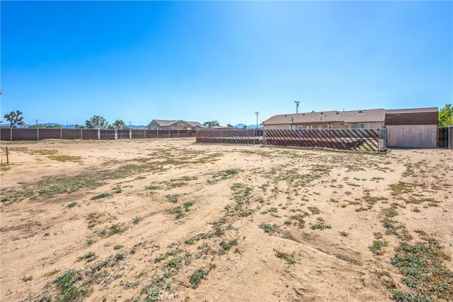 8305 Topaz, Hesperia, CA 92344