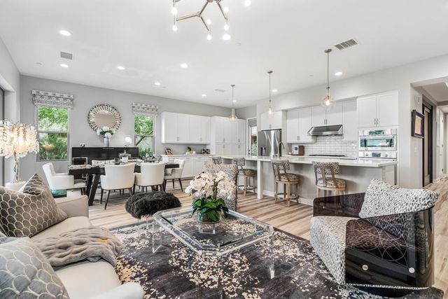 1002 Retreat Circle, Palm Desert, CA 92260