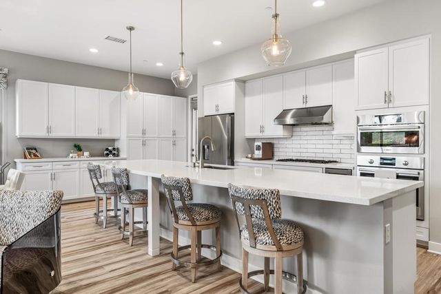 1002 Retreat Circle, Palm Desert, CA 92260