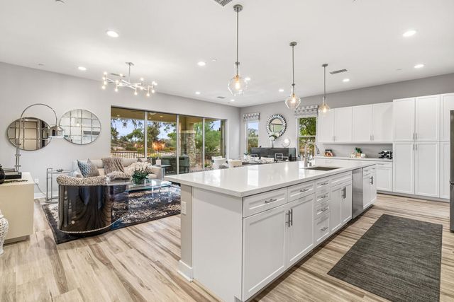 1002 Retreat Circle, Palm Desert, CA 92260