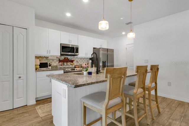 2042 1ST AVENUE, Deland, FL 32724