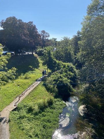 31 Mayflower St 3, Plymouth, MA 02360