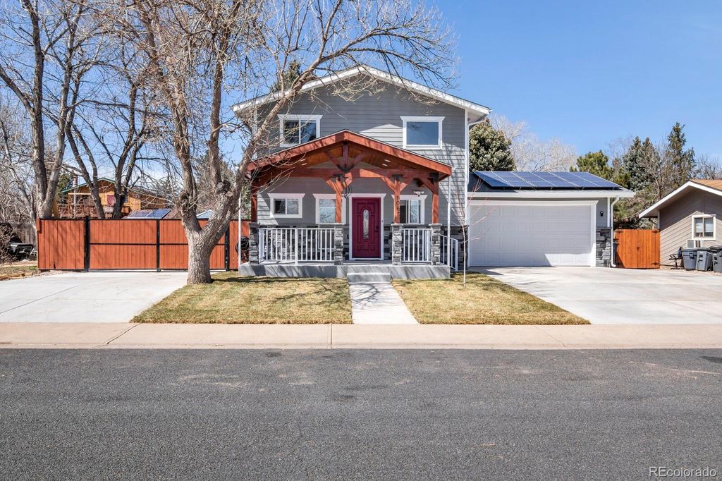 Image 2 of property listing at 1065 Modred Street, Lafayette, CO 80026