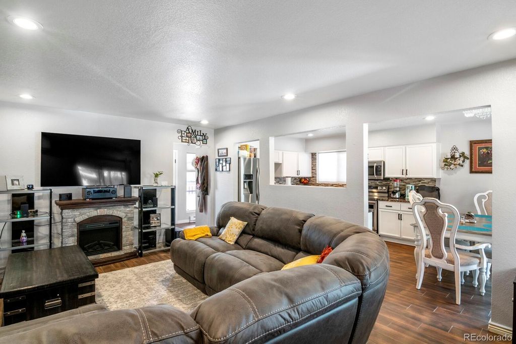 Image 16 of property listing at 1065 Modred Street, Lafayette, CO 80026