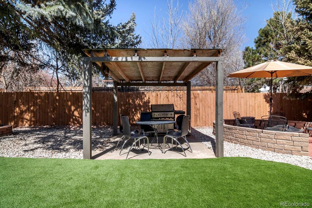 Image 6 of property listing at 1065 Modred Street, Lafayette, CO 80026