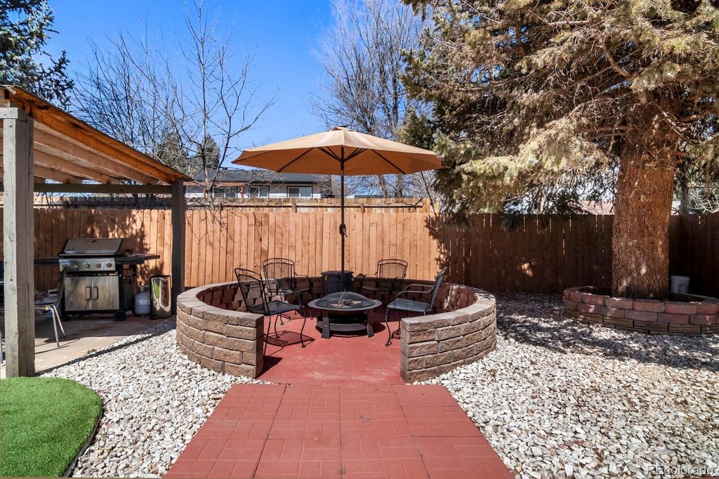 Image 7 of property listing at 1065 Modred Street, Lafayette, CO 80026