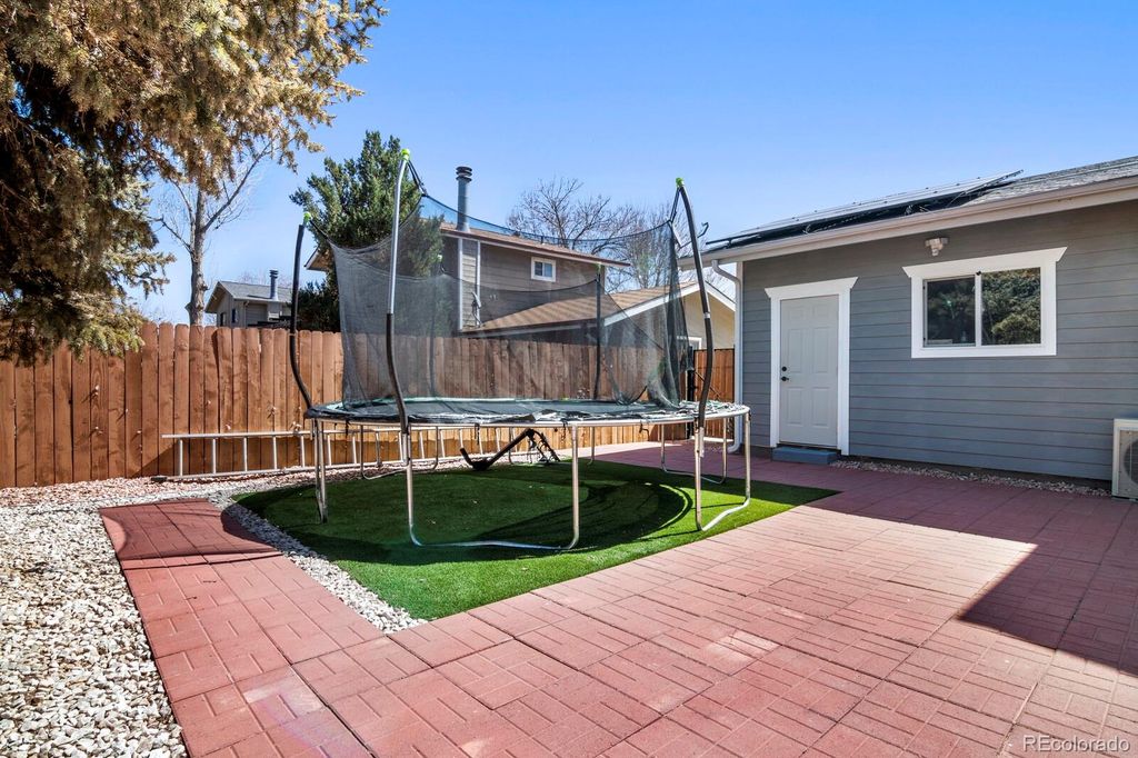 Image 8 of property listing at 1065 Modred Street, Lafayette, CO 80026