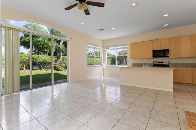 2215 NW 76th Terrace, Pembroke Pines, FL 33024