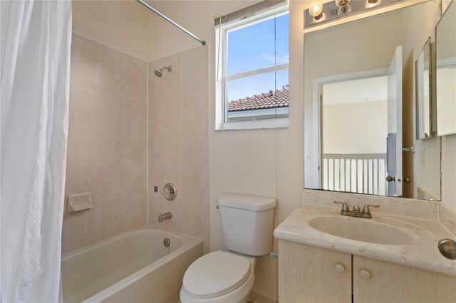 2215 NW 76th Terrace, Pembroke Pines, FL 33024