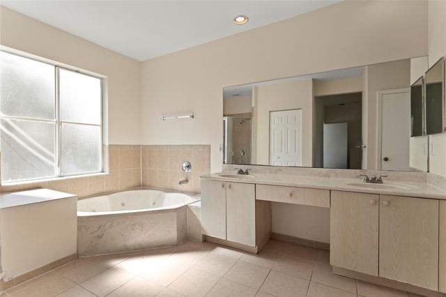 2215 NW 76th Terrace, Pembroke Pines, FL 33024
