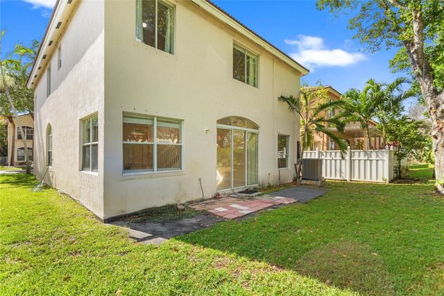 2215 NW 76th Terrace, Pembroke Pines, FL 33024