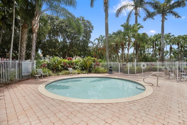 2215 NW 76th Terrace, Pembroke Pines, FL 33024
