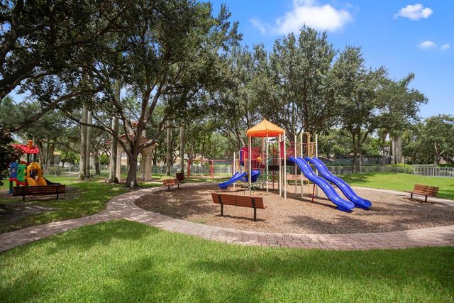 2215 NW 76th Terrace, Pembroke Pines, FL 33024