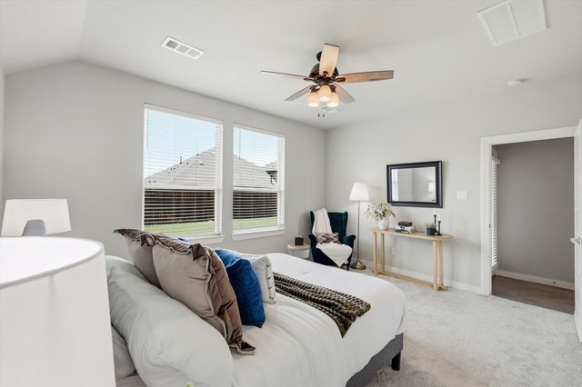 1916 Outpost Creek Lane, Aubrey, TX 76227