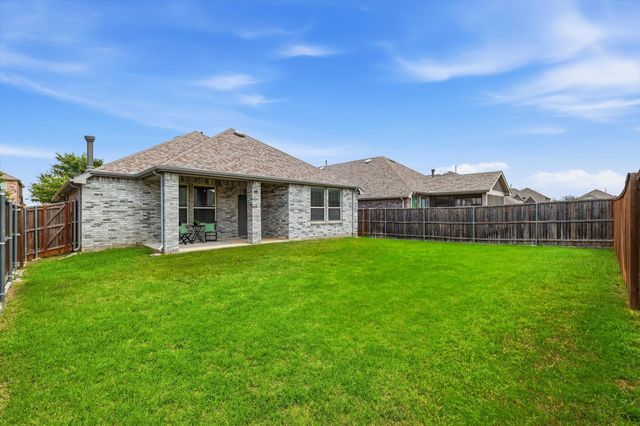1916 Outpost Creek Lane, Aubrey, TX 76227