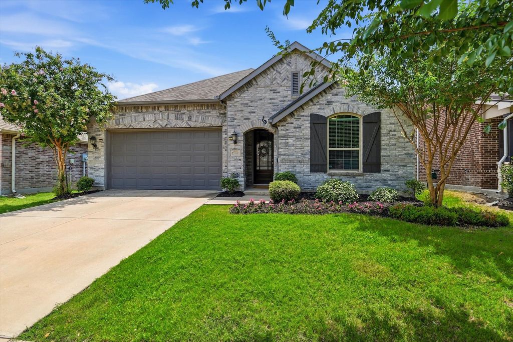 1916 Outpost Creek Lane, Aubrey, TX 76227