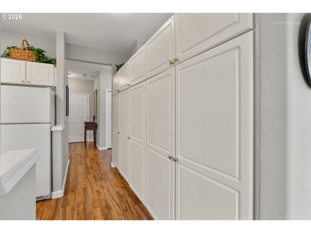 8325 Sw SENECA St, Tualatin, OR 97062