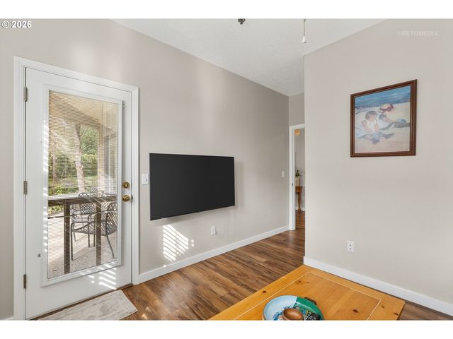 8325 Sw SENECA St, Tualatin, OR 97062