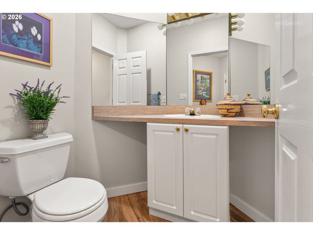 8325 Sw SENECA St, Tualatin, OR 97062