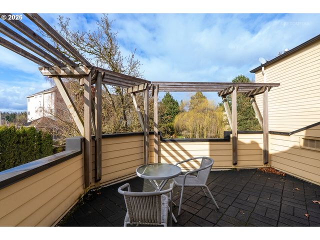 8325 Sw SENECA St, Tualatin, OR 97062