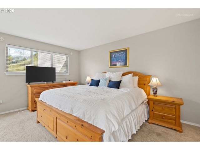 8325 Sw SENECA St, Tualatin, OR 97062