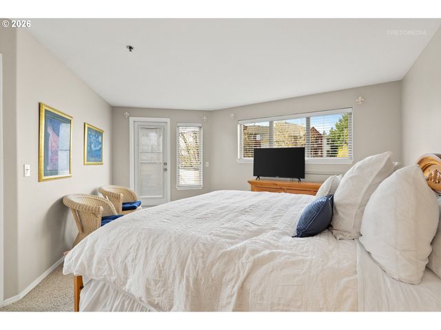 8325 Sw SENECA St, Tualatin, OR 97062