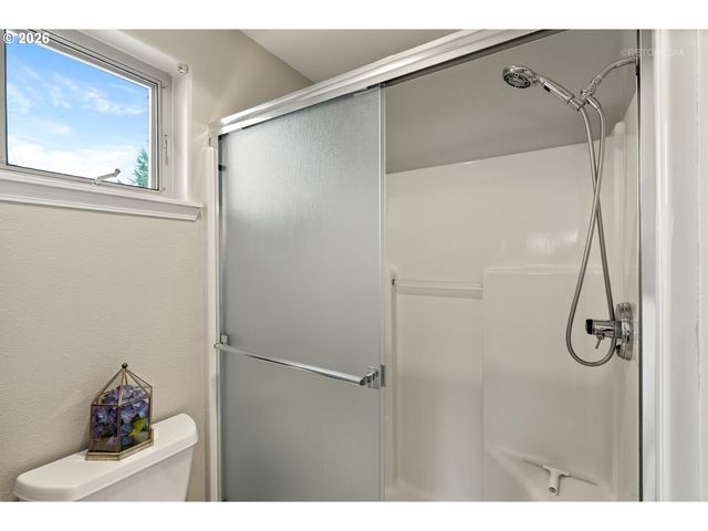 8325 Sw SENECA St, Tualatin, OR 97062