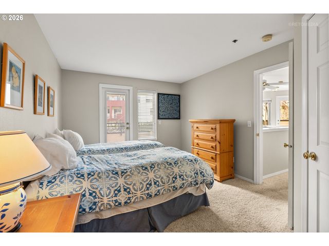 8325 Sw SENECA St, Tualatin, OR 97062