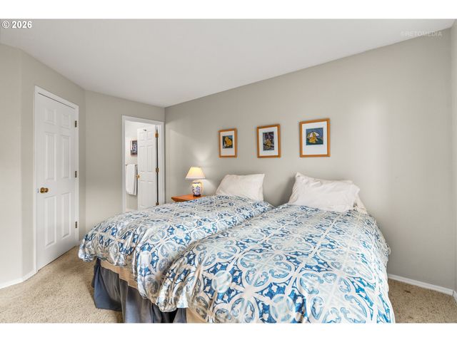 8325 Sw SENECA St, Tualatin, OR 97062