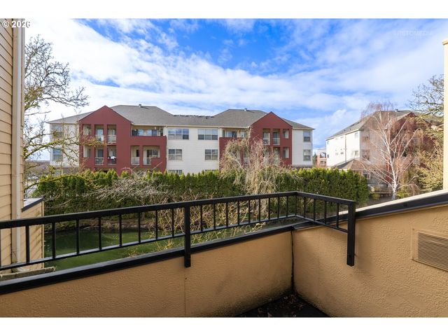 8325 Sw SENECA St, Tualatin, OR 97062