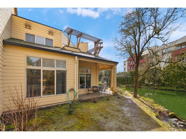 8325 Sw SENECA St, Tualatin, OR 97062