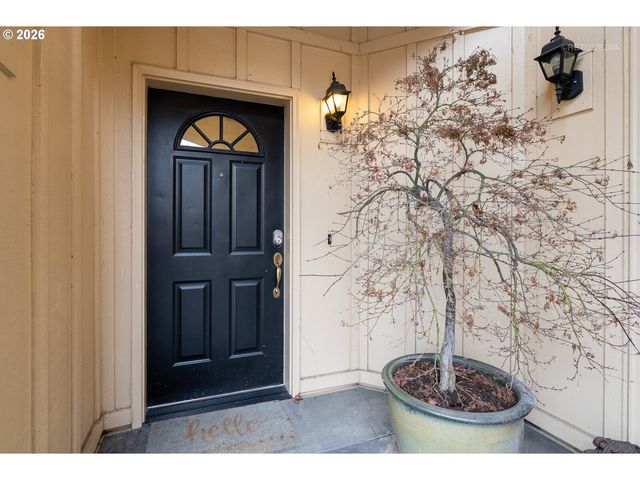 8325 Sw SENECA St, Tualatin, OR 97062