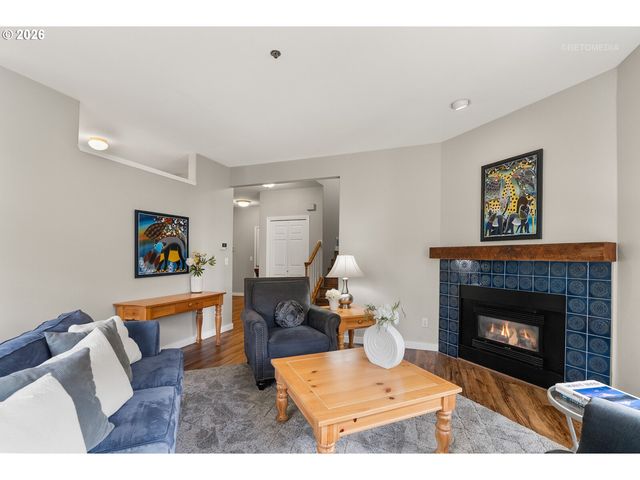 8325 Sw SENECA St, Tualatin, OR 97062