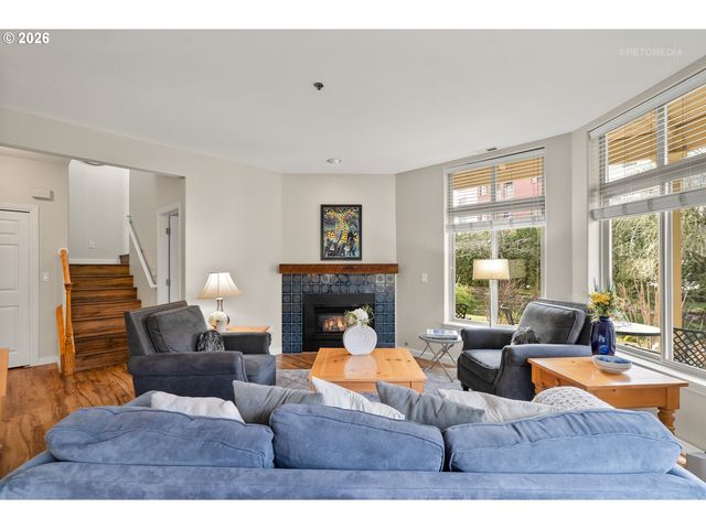 8325 Sw SENECA St, Tualatin, OR 97062