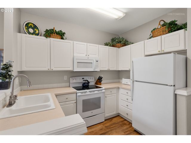 8325 Sw SENECA St, Tualatin, OR 97062