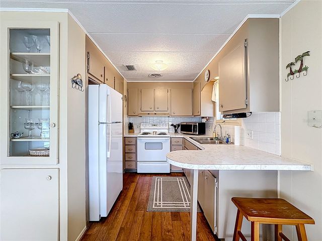 80 DEL RIO DRIVE, Palmetto, FL 34221