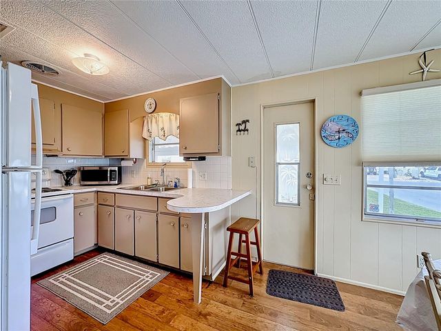 80 DEL RIO DRIVE, Palmetto, FL 34221