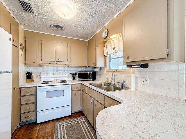 80 DEL RIO DRIVE, Palmetto, FL 34221