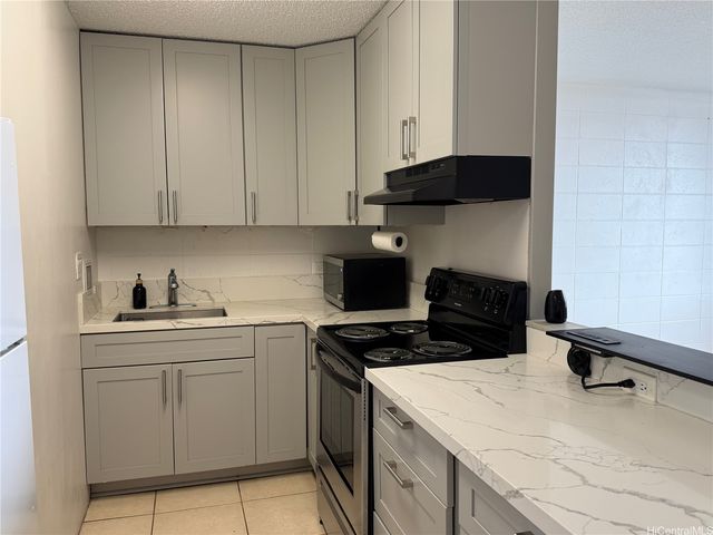 94-246 Leoku Street 303, Waipahu, HI 96797