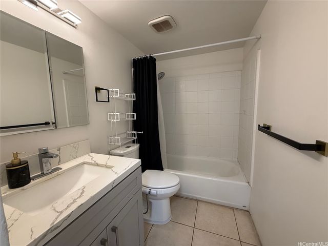 94-246 Leoku Street 303, Waipahu, HI 96797