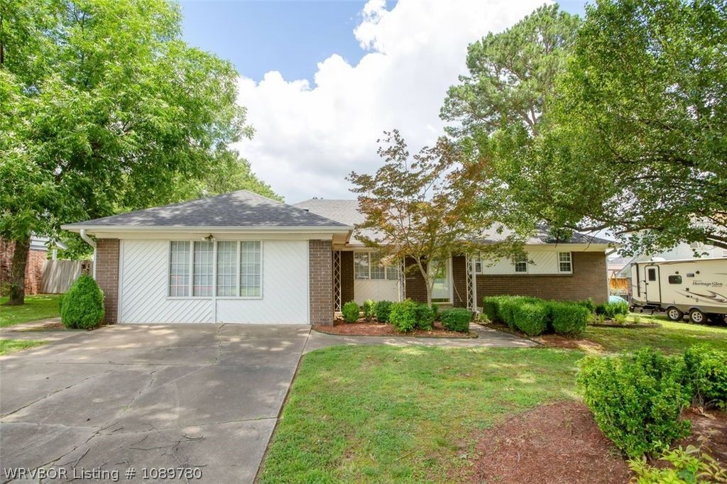 1910 N 46th Terrace, Fort Smith, AR 72904