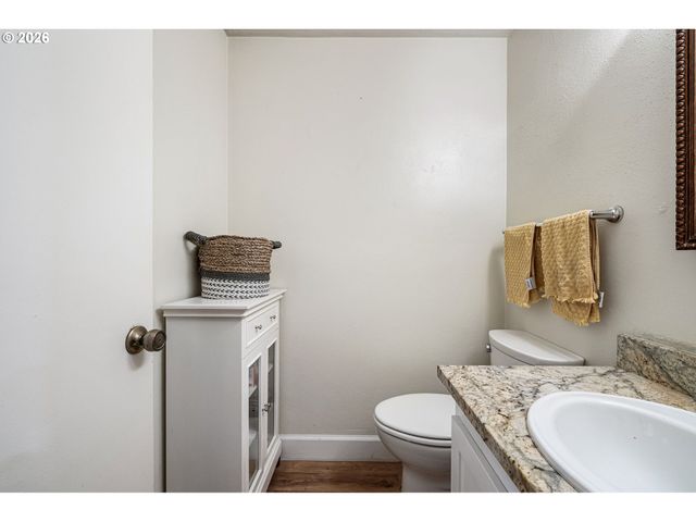 4429 FOX HOLLOW Rd 3, Eugene, OR 97405