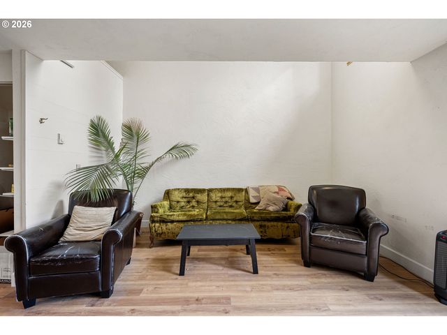 4429 FOX HOLLOW Rd 3, Eugene, OR 97405