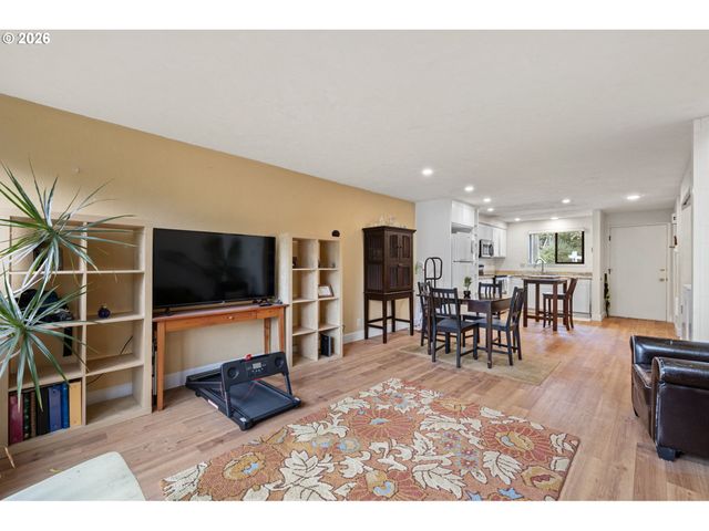 4429 FOX HOLLOW Rd 3, Eugene, OR 97405