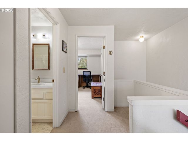 4429 FOX HOLLOW Rd 3, Eugene, OR 97405