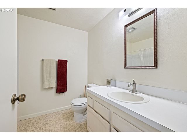 4429 FOX HOLLOW Rd 3, Eugene, OR 97405