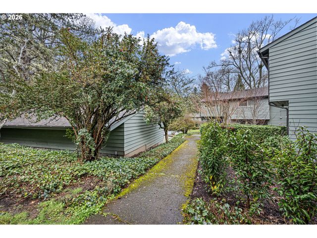 4429 FOX HOLLOW Rd 3, Eugene, OR 97405