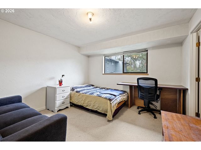 4429 FOX HOLLOW Rd 3, Eugene, OR 97405