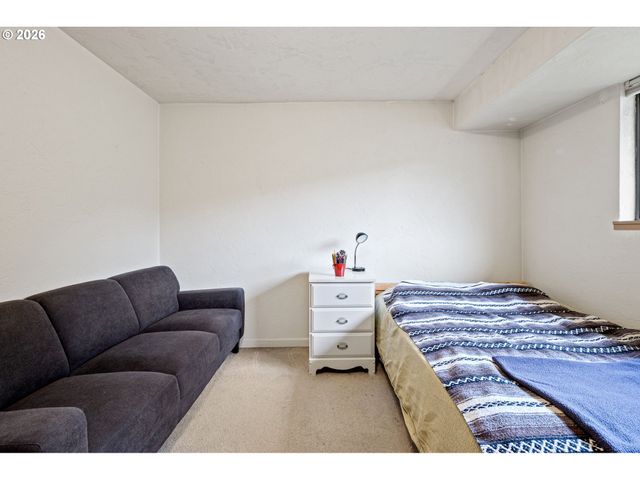 4429 FOX HOLLOW Rd 3, Eugene, OR 97405