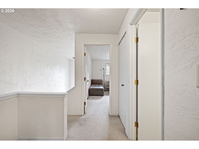 4429 FOX HOLLOW Rd 3, Eugene, OR 97405